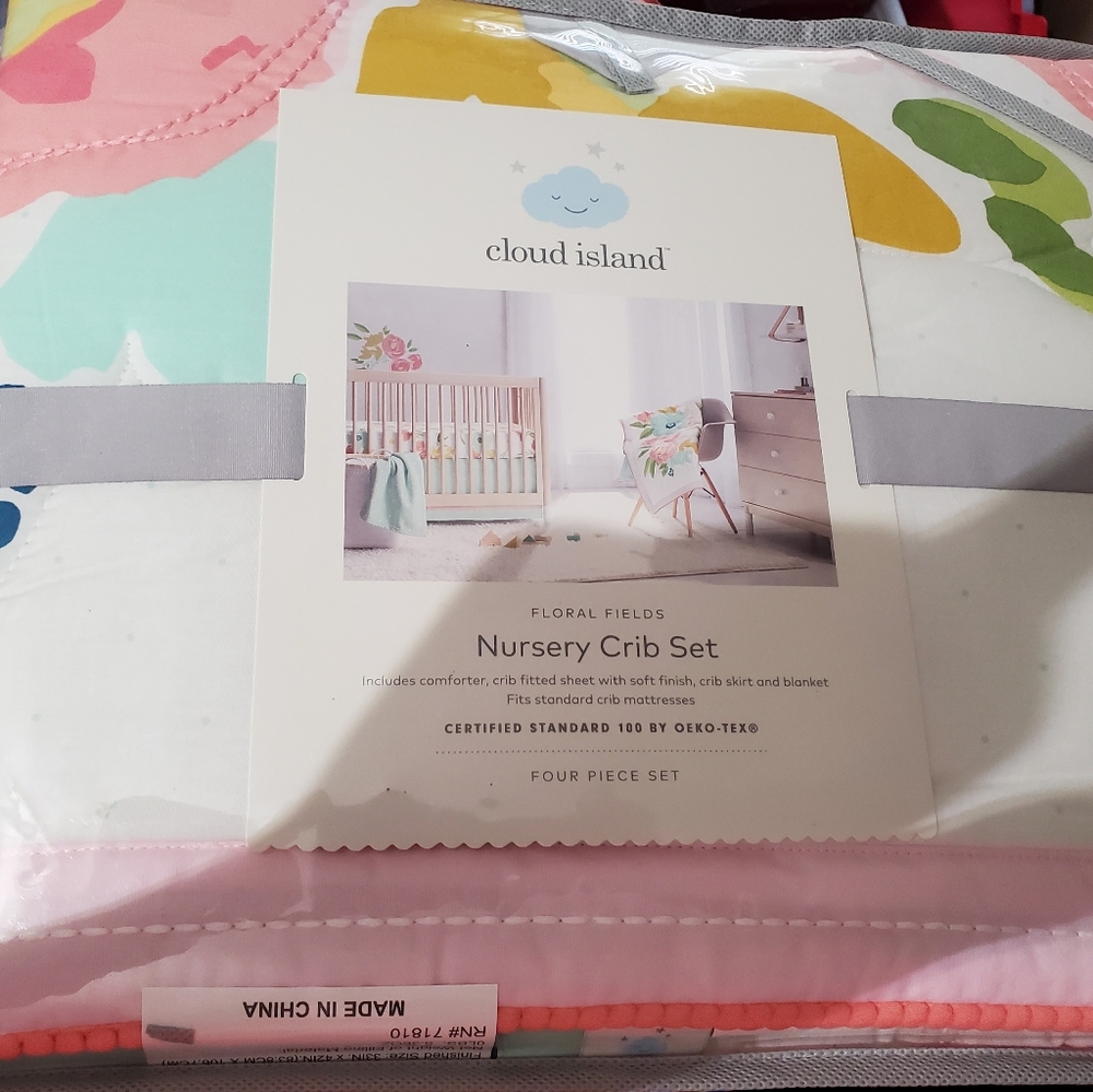 Nursery crib set